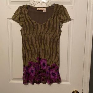 Womens DKNY v-neck shirt size small